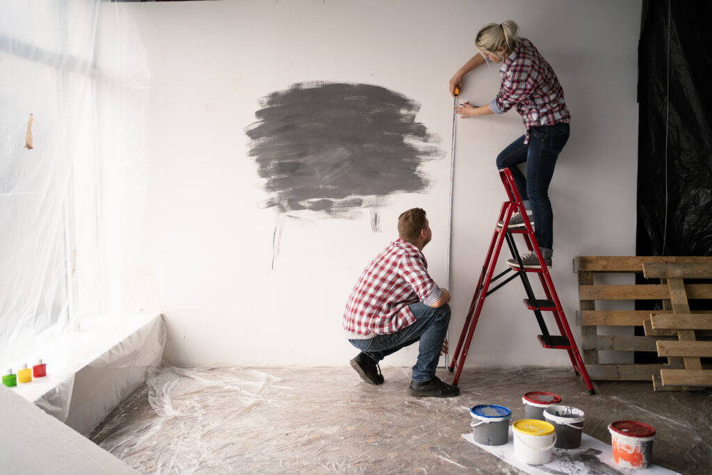 Peinture ou papier peint : que choisir pour vos murs ?