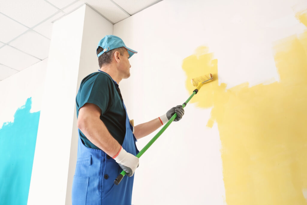 Peinture ou papier peint : que choisir pour vos murs ?