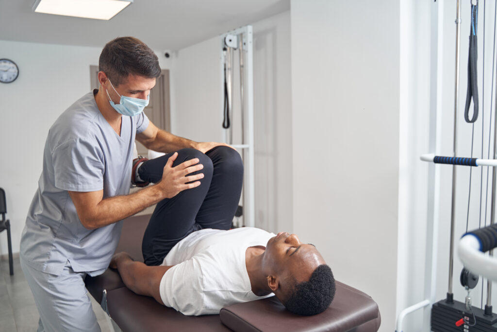 Pubalgie chez les footballeurs : causes, traitements et prévention !