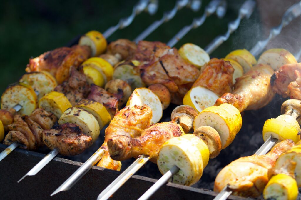 15 idées de recettes de brochettes apéro à faire la veille