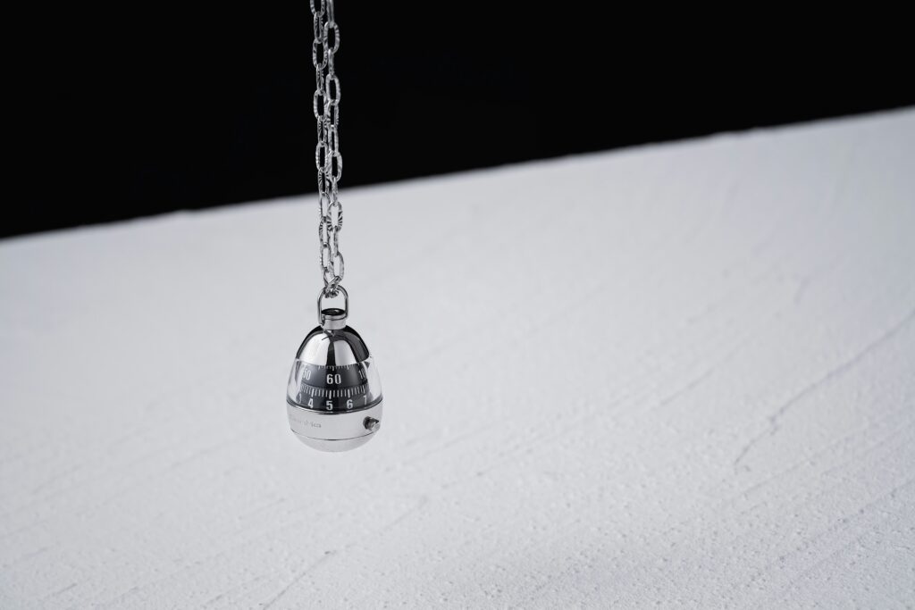 Divination gratuite par le pendule : comment bien débuter et pratiquer ?