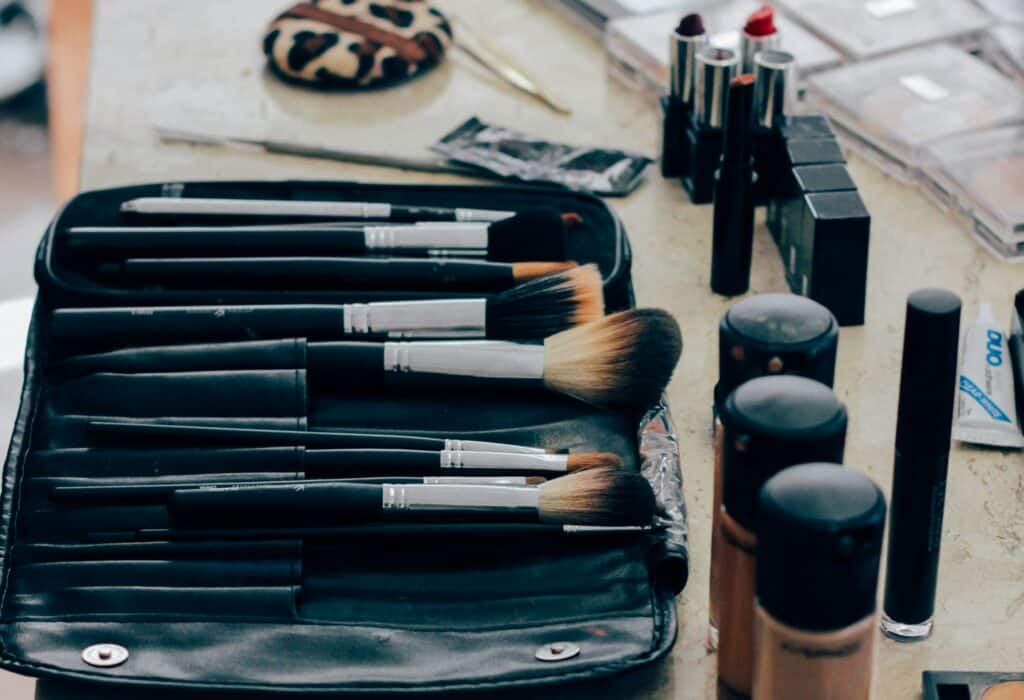 Trousse de maquillage : comment bien la choisir et l’organiser ?